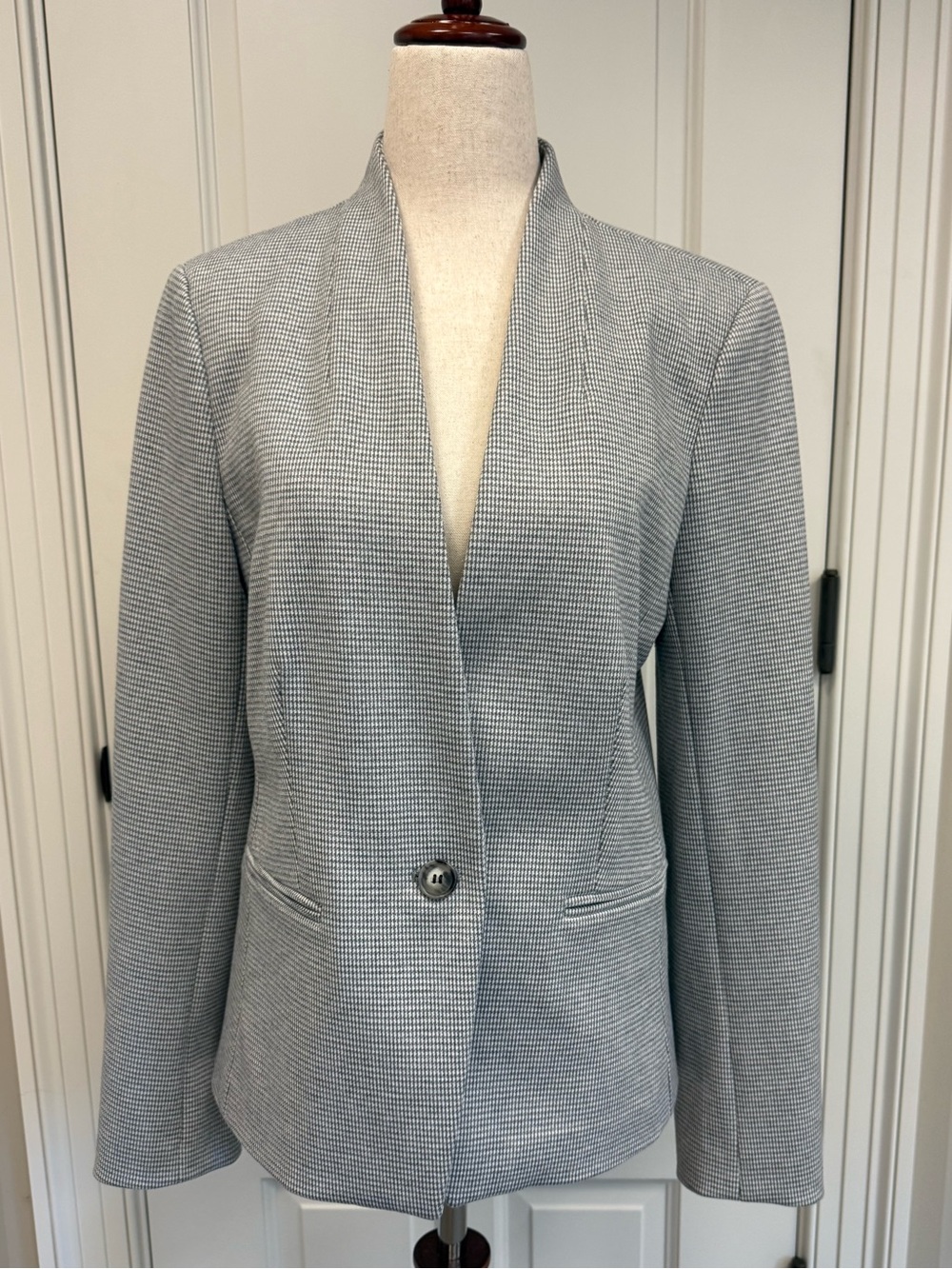 Ann Taylor Houndstooth Single-Button Gray Blazer, Size 4
